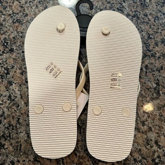 MONTANA WEST Sugar Skull Western Print Flip Flops Sandals large NWT - Picture 3 of 3